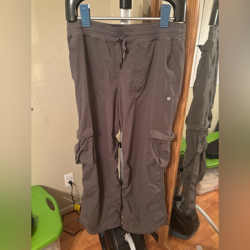 XL Ladies Lululemon Studio Cargo Pant